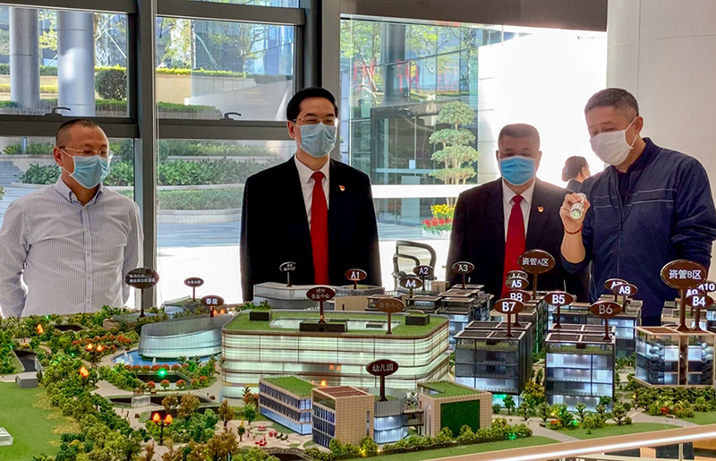 前海法院院長(zhǎng)聞長(zhǎng)智一行調(diào)研走訪前海深港基金小鎮(zhèn)