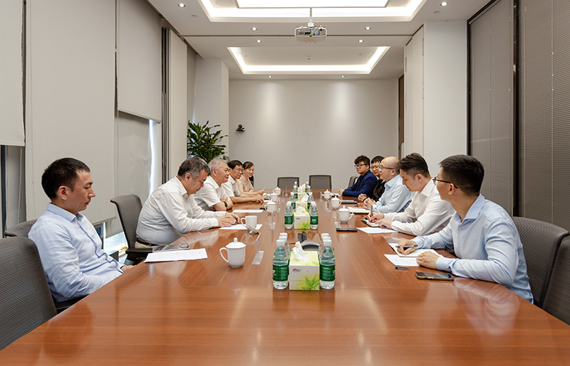 對(duì)外經(jīng)濟(jì)貿(mào)易大學(xué)一行到訪前海金控公司